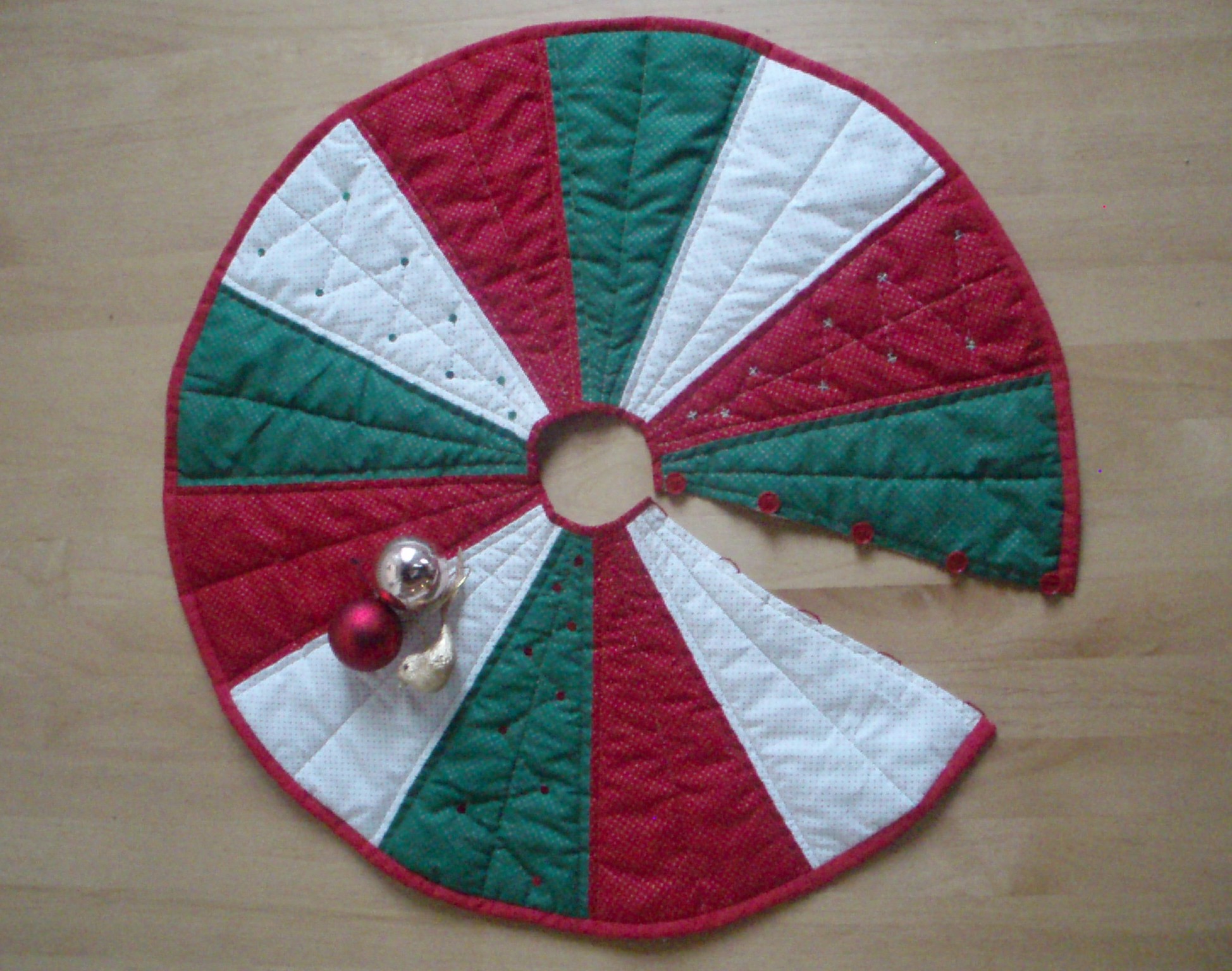 Christmas Tree Skirt by Amanda Jane Textiles