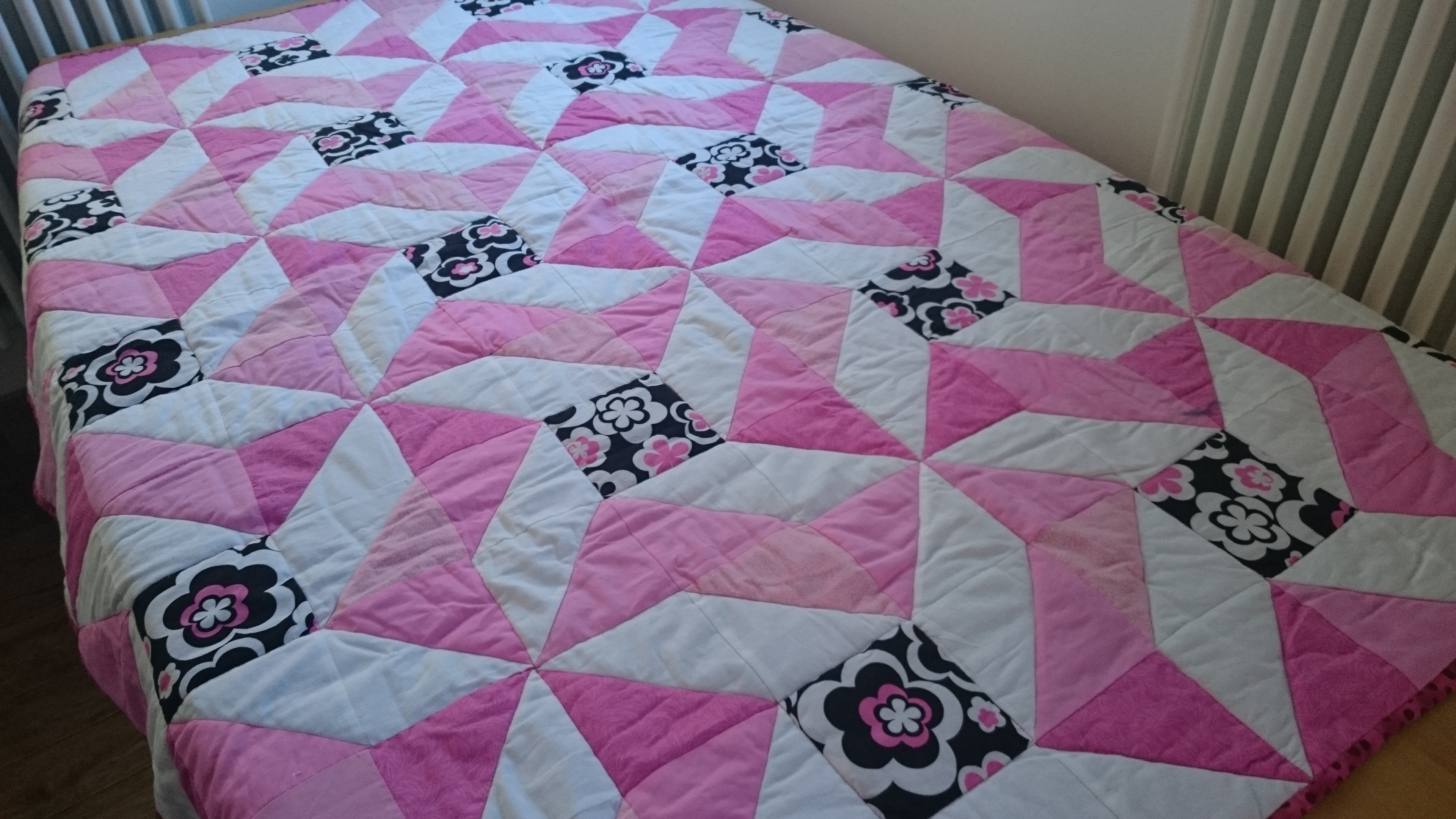 'Funky Flowers' quilt by Amanda Ogden