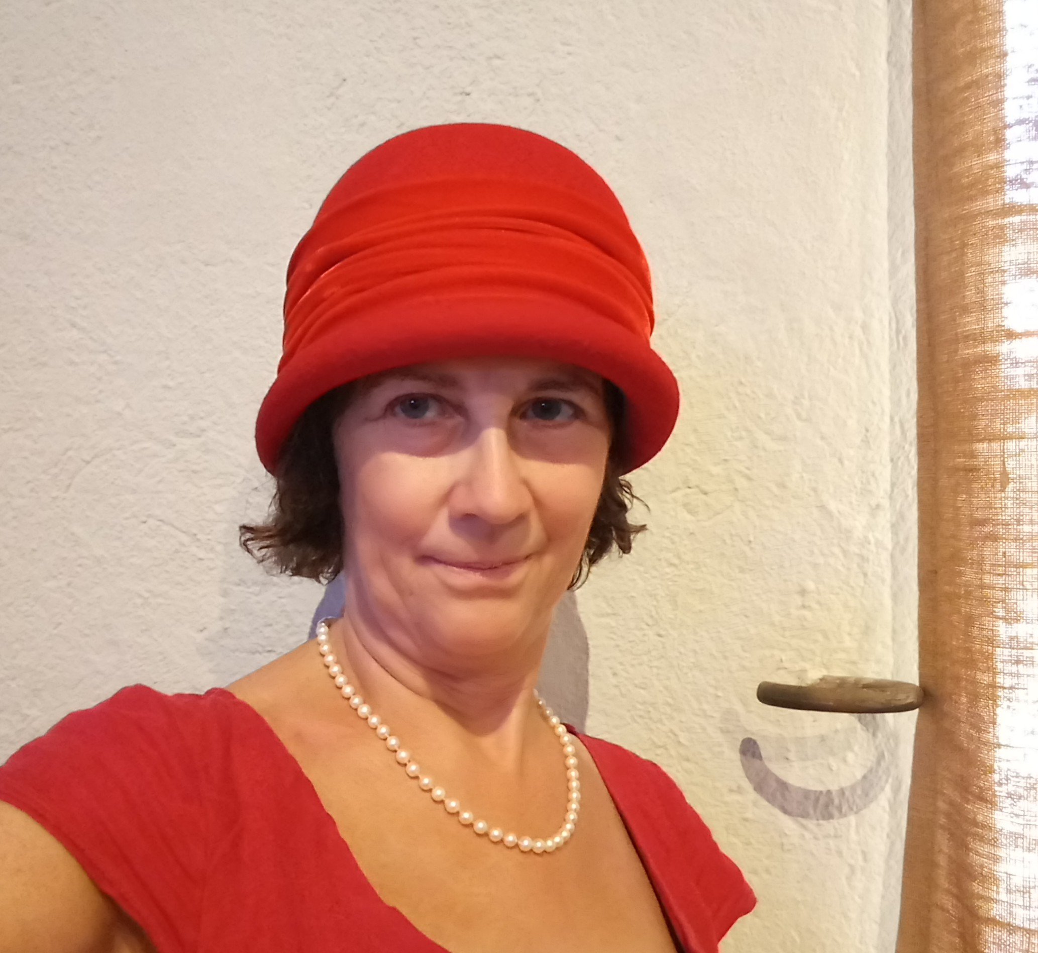 Borrowing a hat from the Musee du Chapeau