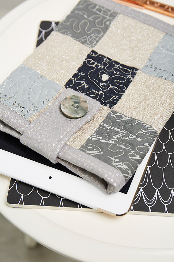 Sparkle e-reader 2 by Amanda Jane Ogden.jpg