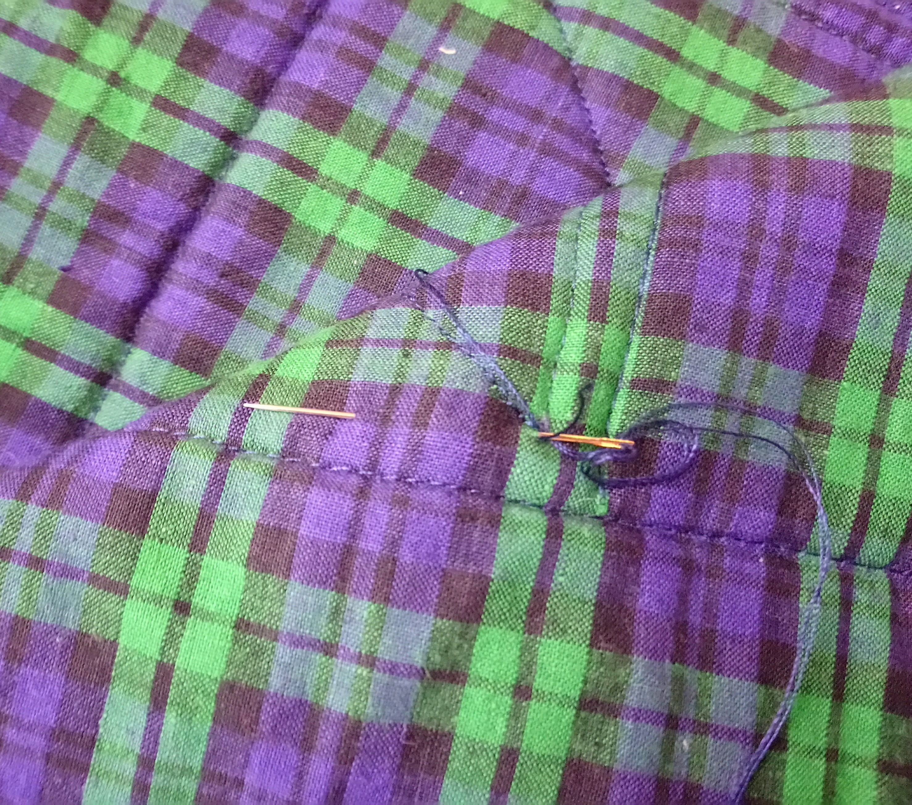 Burying a thread when quilting