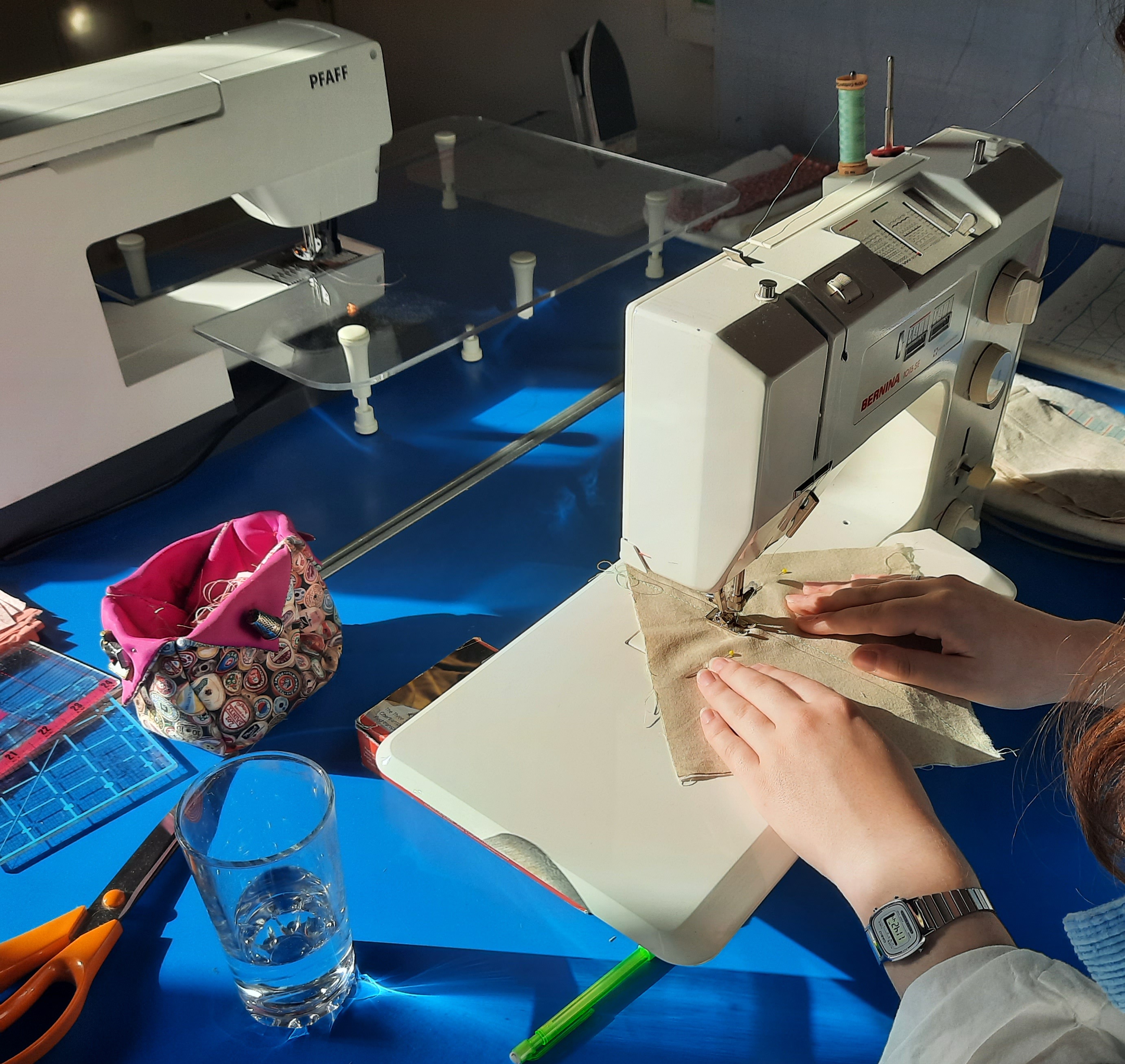 a table set up with two sewing machines for the 'Quilt in a Day FOR TWO' course from Amanda Jane Ogden