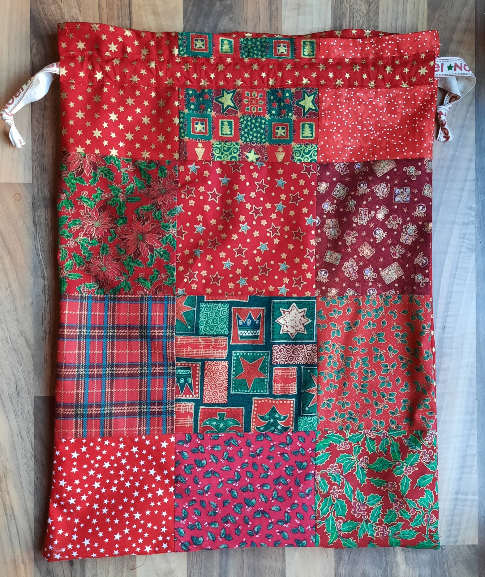 'How to make a Christmas present bag', the bag open