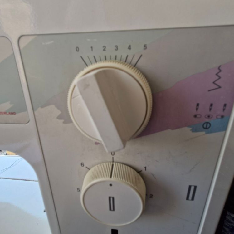 Needle position dial on a Bernina 1015 machine