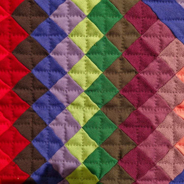 'Sunshine and Shadow in a Diamond' quilt (detail), Amish, by Mary and Jake Glick, 1998, Lancaster County, Pennslyvania at the Carrefour Europeen de Patchwork 2025