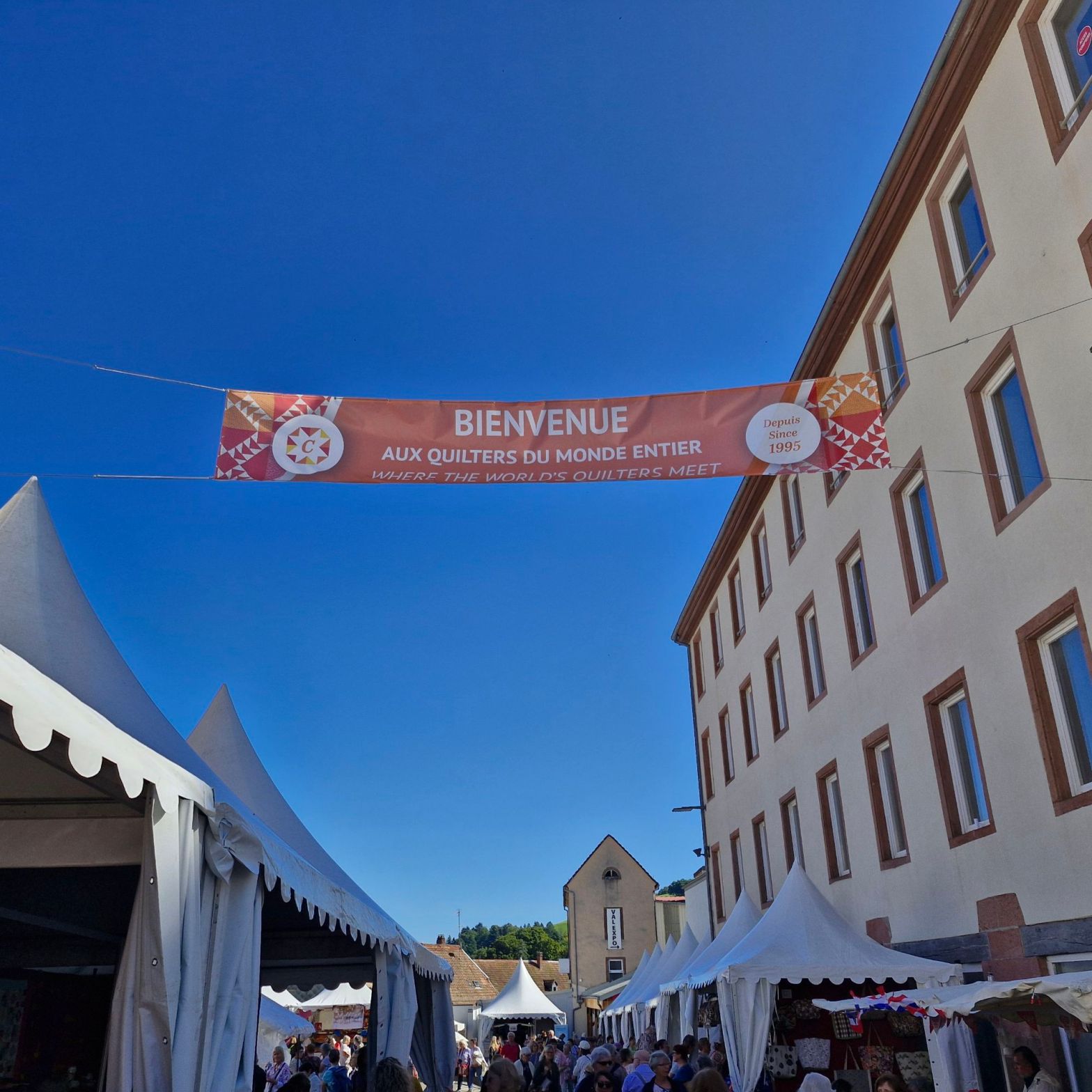 Welcome sign for visitors to the Carrefour Europeen de Patchwork 2025